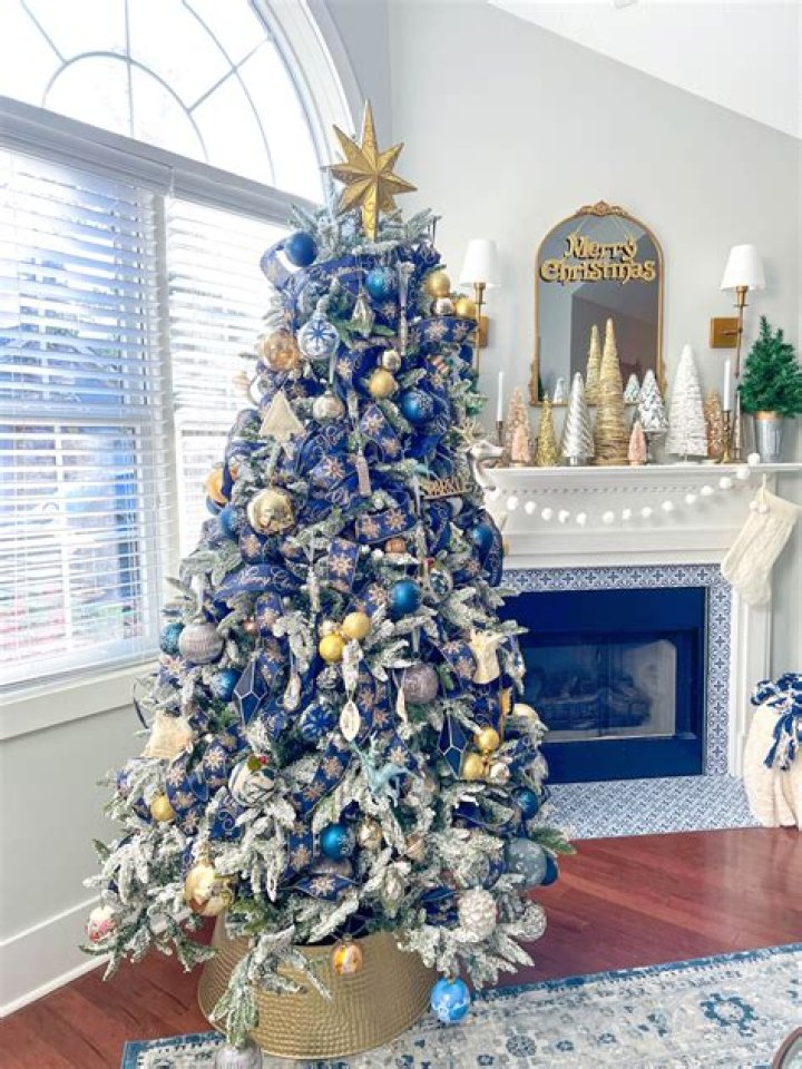 Are blue and silver Christmas colors?