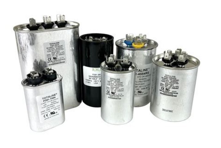 Are capacitors explosive?