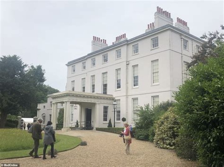 Are Frogmore House and Frogmore Cottage the same?