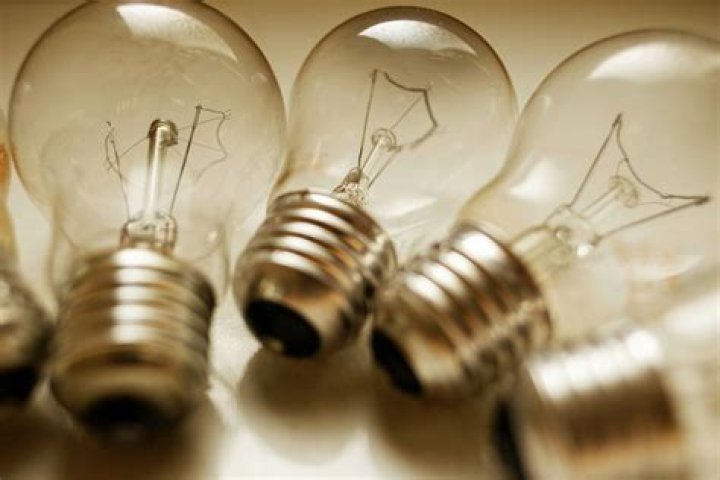 Are old light bulbs illegal?