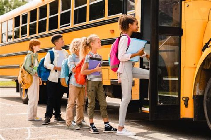 Can students go to school with ringworm?