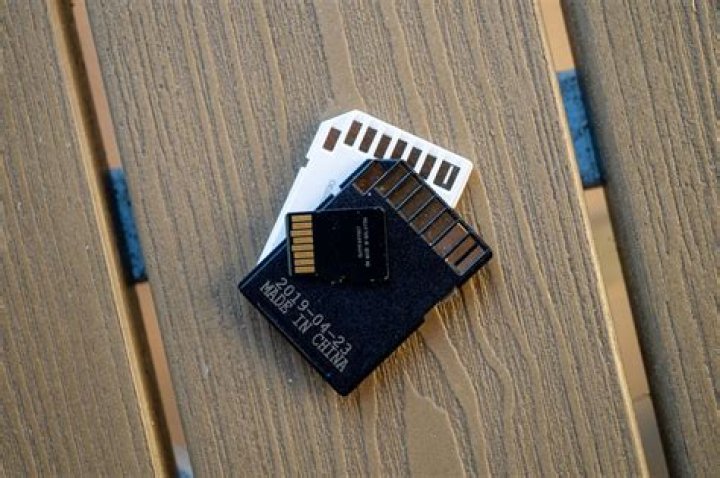 Can you add SD card to iPad mini?