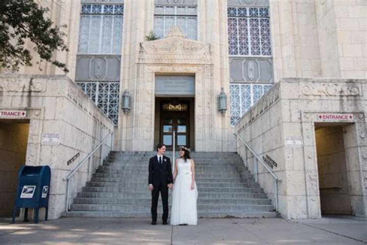 Can you get married at Pasadena Courthouse?
