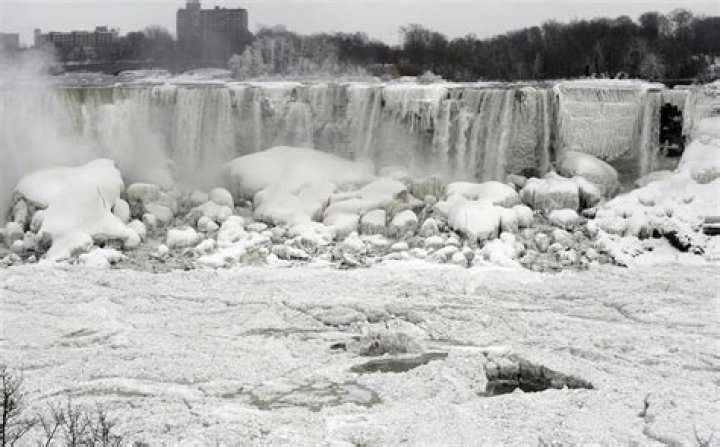 Did Niagara Falls freeze in 2014?
