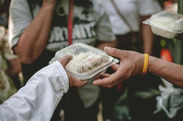 Do airplanes give free food?