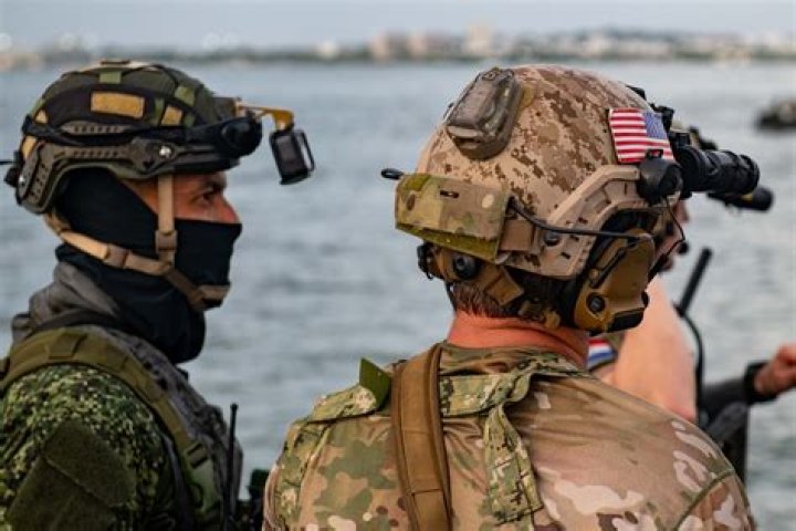 Do Navy Seals use the MP7?