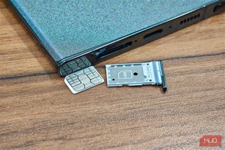 Do Sprint Samsung Galaxy S3 have SIM cards?