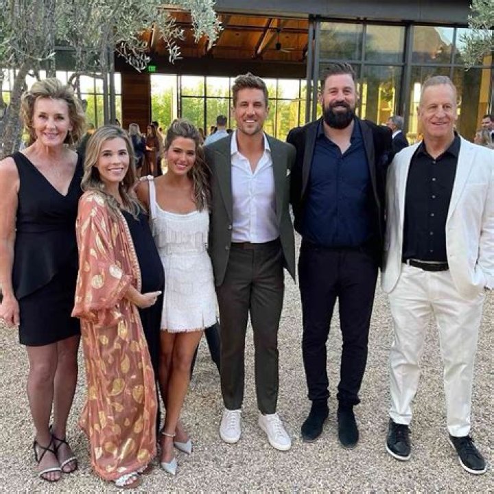 Does Aaron Tveit have siblings?