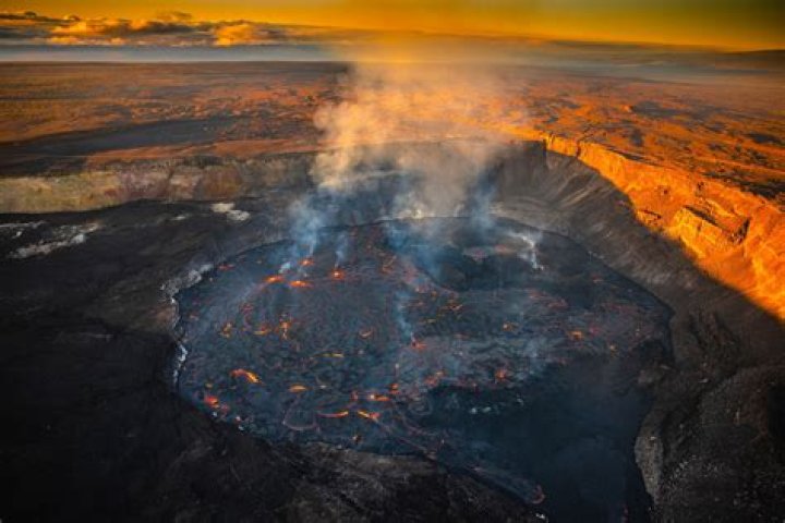 Does Arenal Volcano still erupt?