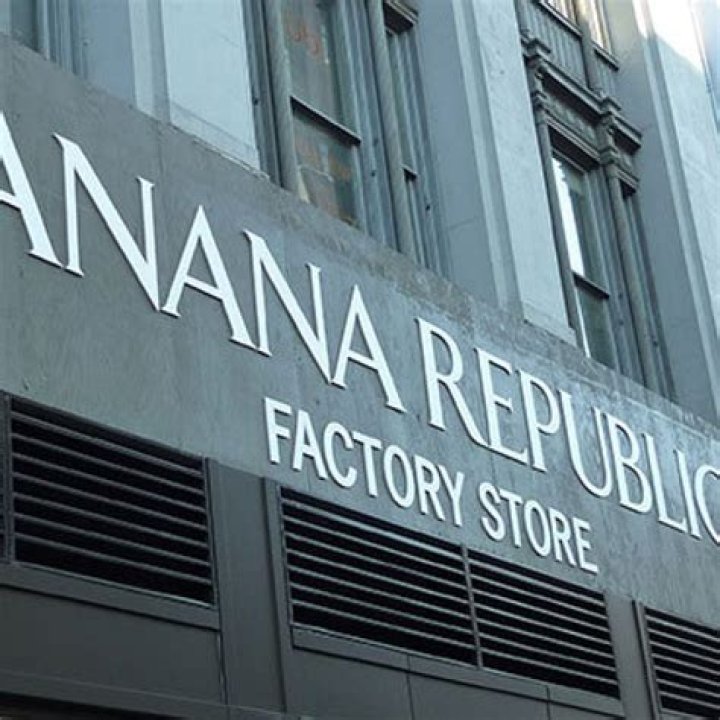 Does Banana Republic Factory have student discount?