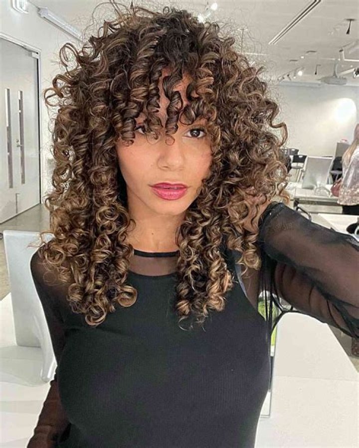 Does bangs look good with curly hair?