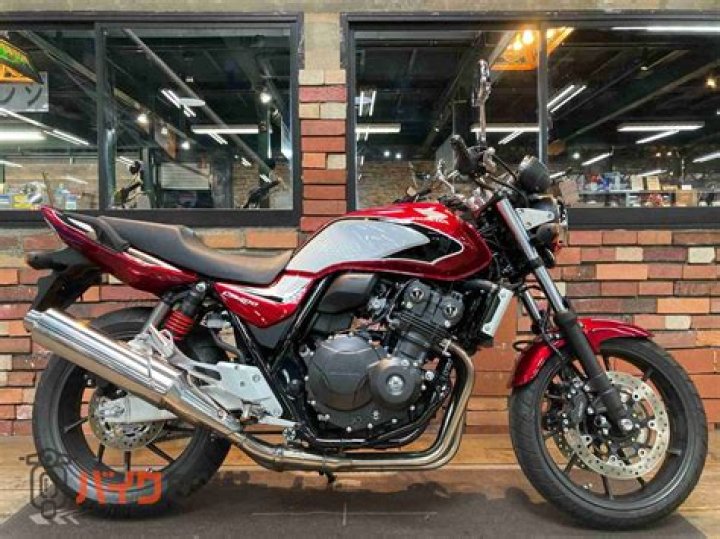 Does CB400 Revo have VTEC?