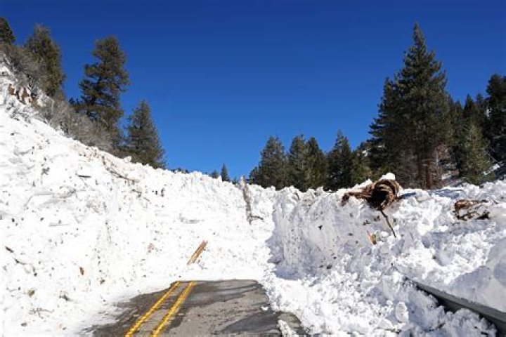 Does Foresthill CA get snow?