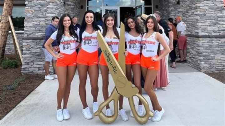 Does Hooters have a special on Mondays?