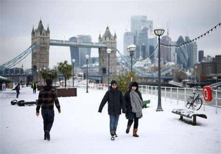 Does it snow in Falmouth England?