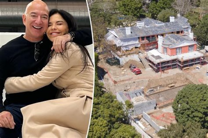 Does Jeff Bezos work at Blue Origin?