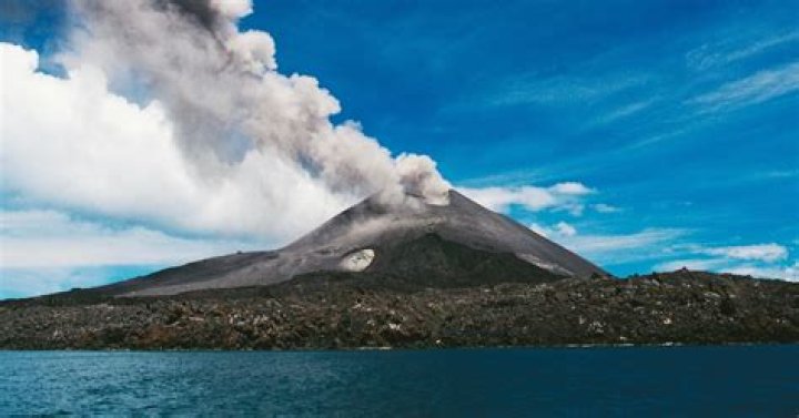 Does Krakatoa volcano still exist?