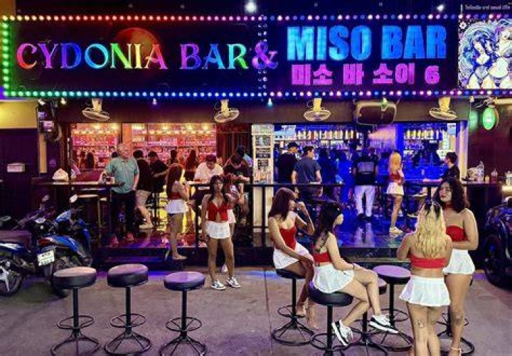 Does Krakow have good nightlife?