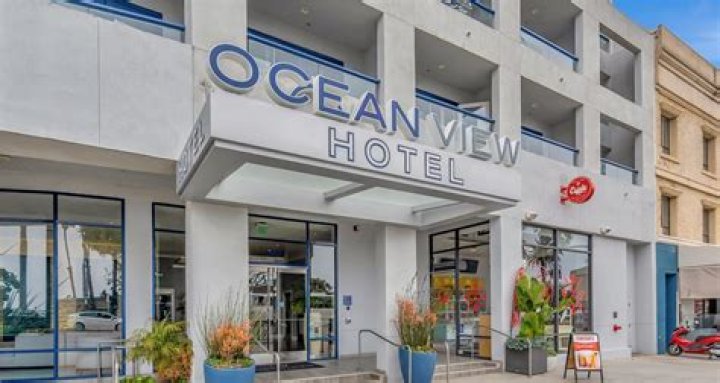 Does Ocean Beach have a hotel?