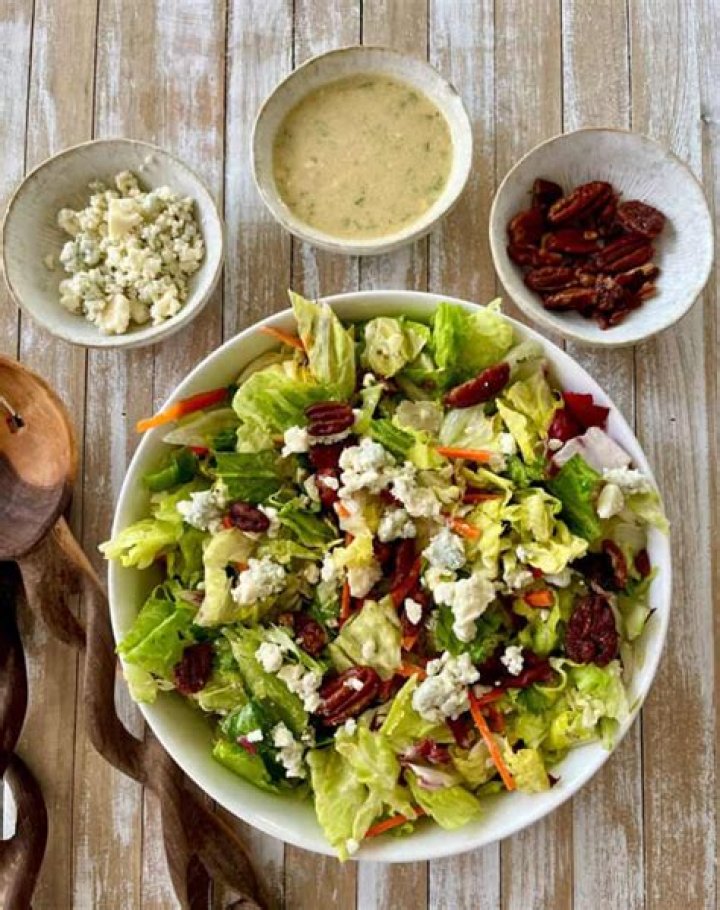 Does outback have chopped salad?