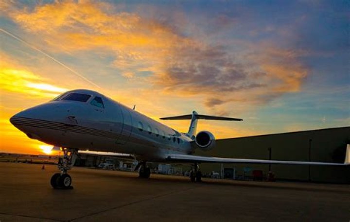 Does psquare have a private jet?