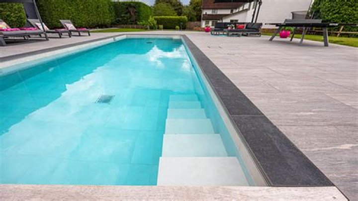 Does Seneca Allegany have a pool?