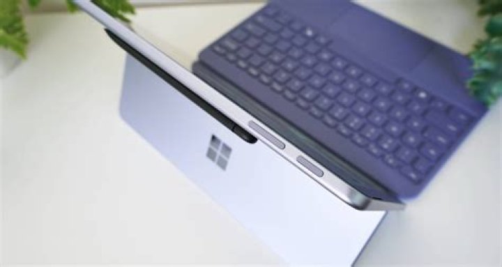 Does surface 2 come with keyboard?