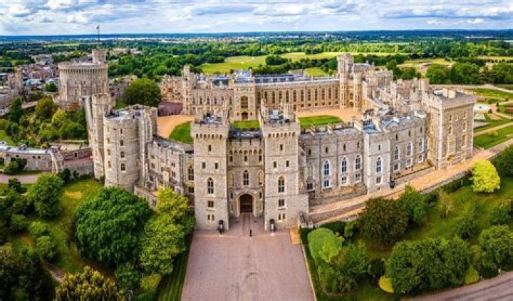 Does Windsor have a store?