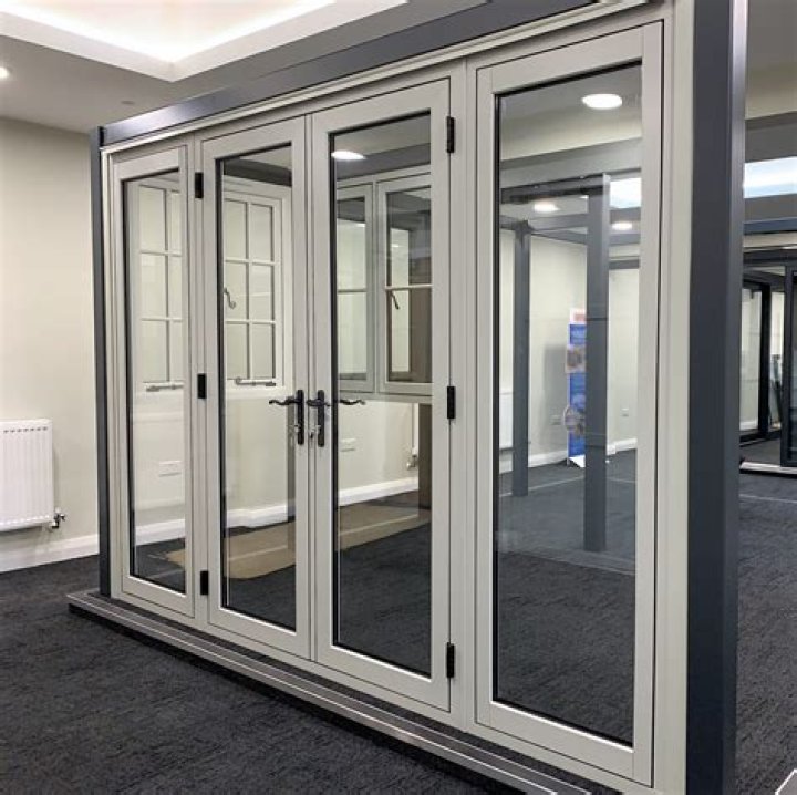 How are flush doors made?