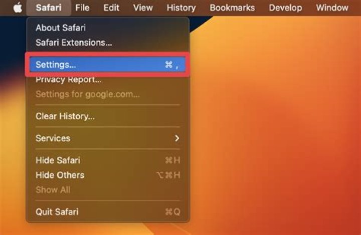 How do I hide the navigation bar in Safari?