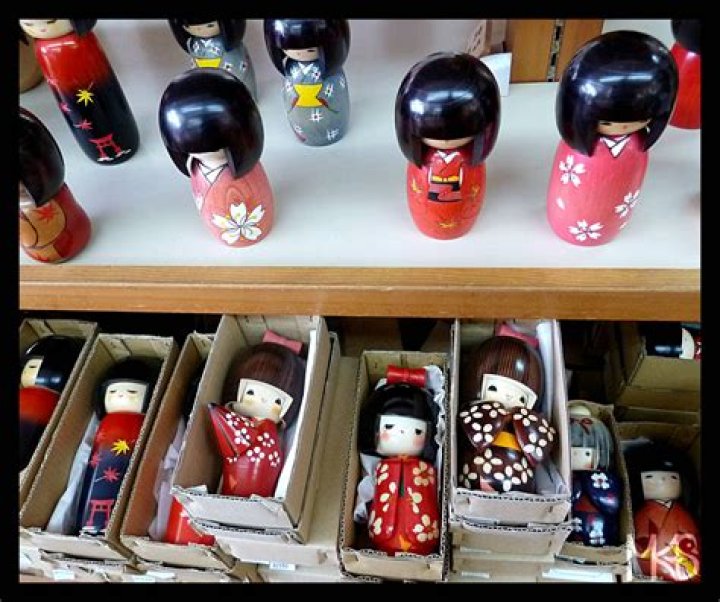 How do I identify my kokeshi doll?