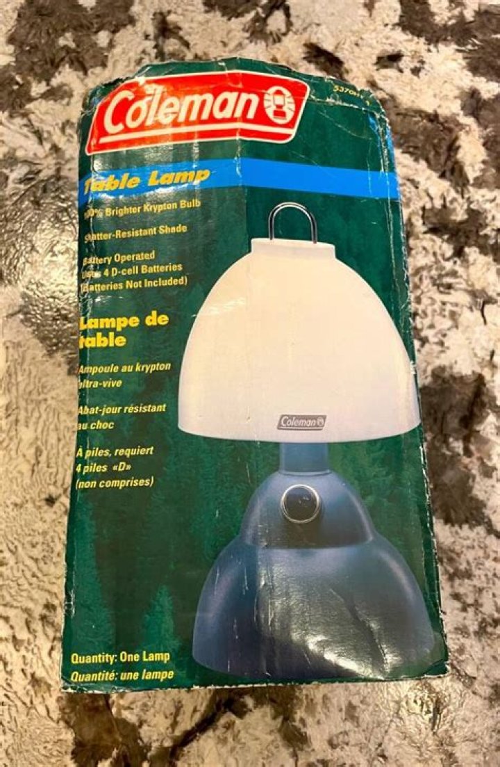 How do you change a bulb in a Coleman lantern?