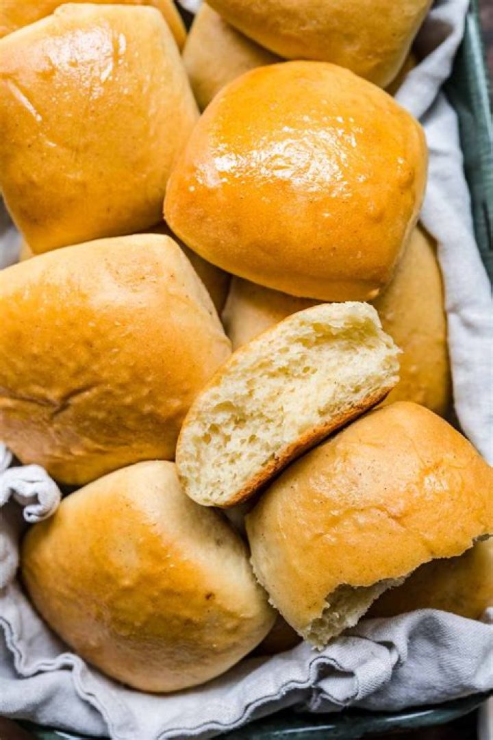 How do you cool bread rolls?
