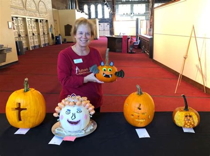 How do you do a pumpkin contest?