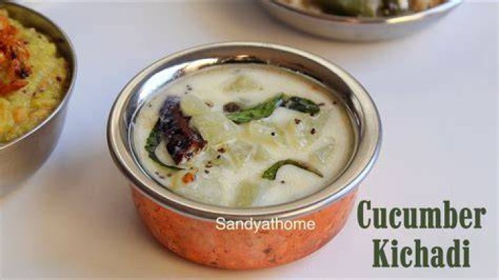 How do you make Unakka Chemmeen Thoran?