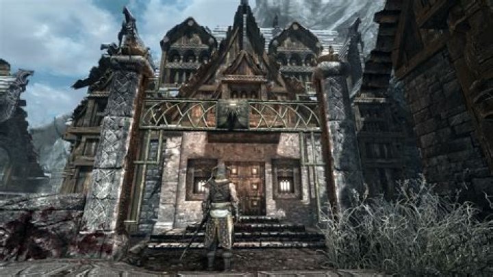 How do you repair the house in Windhelm?