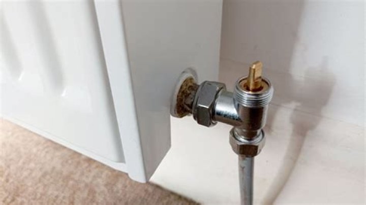 How does a Danfoss radiator valve work?