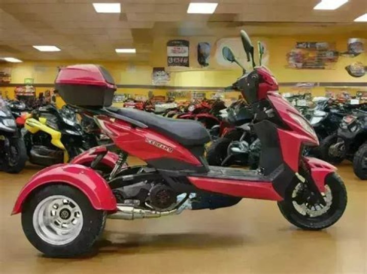 How fast does a 150cc trike scooter go?