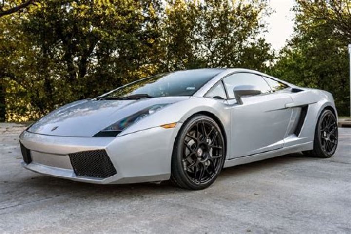How fast is a 2005 Lamborghini Gallardo?