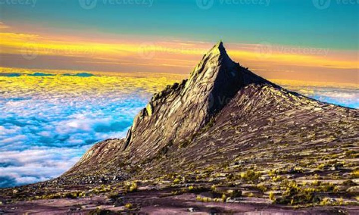How high is Kota Kinabalu mountain?