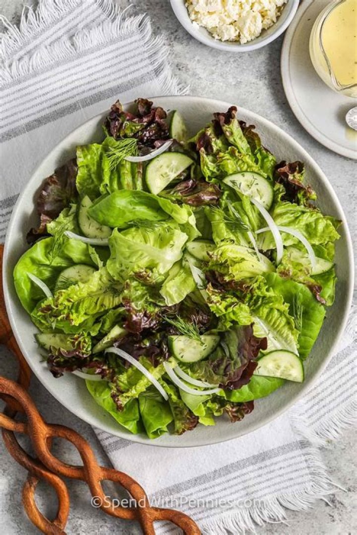 How is composed salad are served?