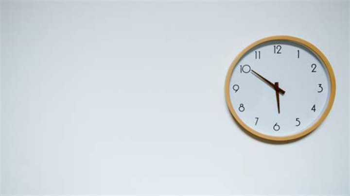 How long is 30 minutes on a clock?