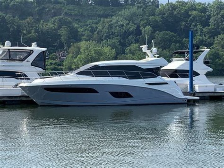 How long is a Sea Ray 310 Sundancer?