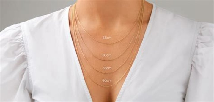 How long should a tennis necklace be?