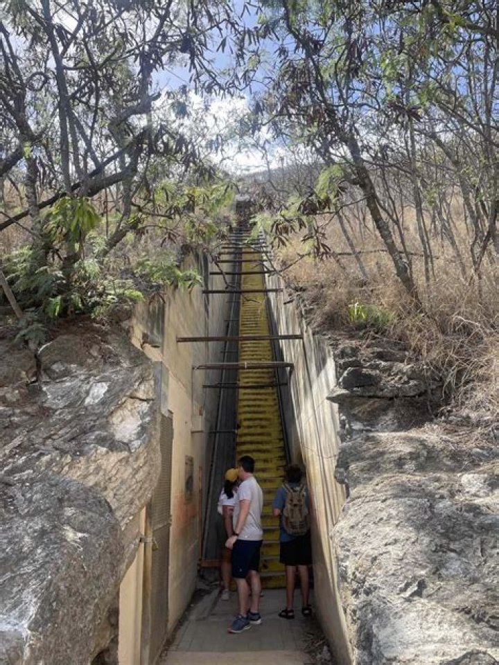 How many steps are on the Diamond Head hike?