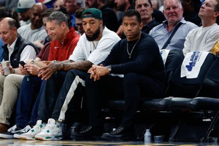 How much are courtside seats Clippers?