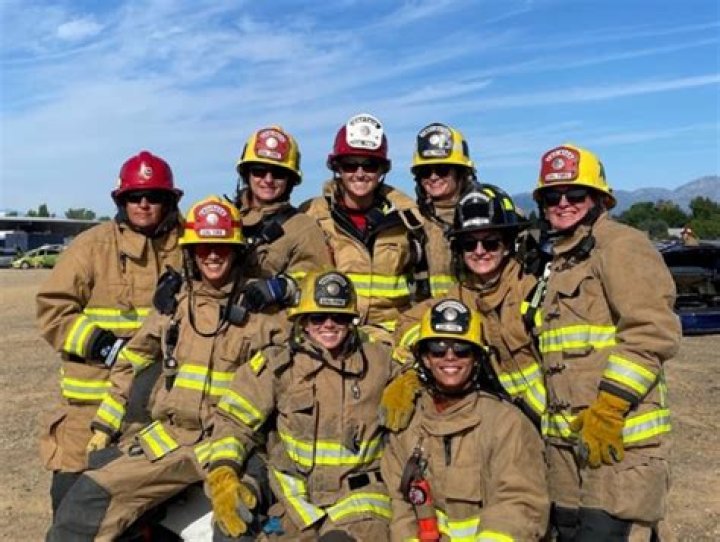 How much does a Cal Fire firefighter make?