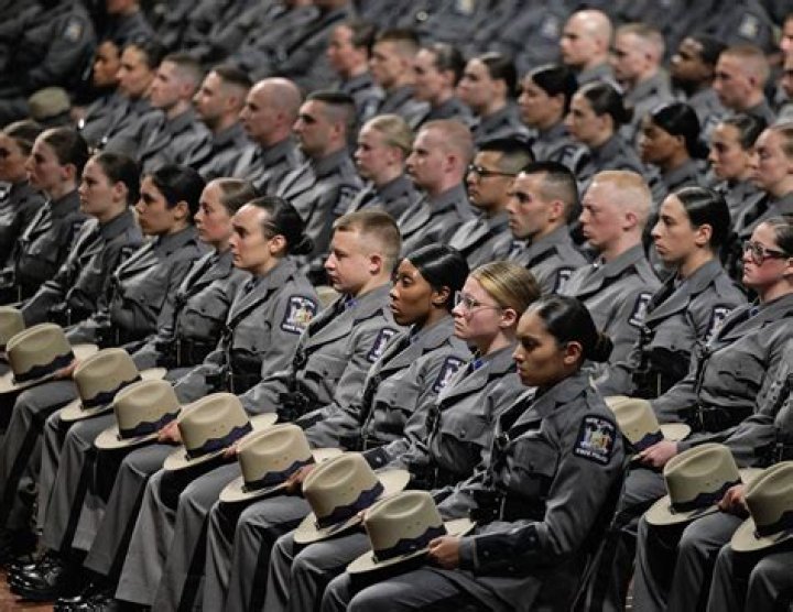 How much does a state trooper in NY make?