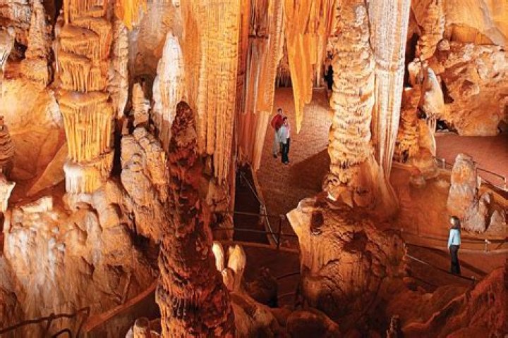 How was Skyline Caverns formed?
