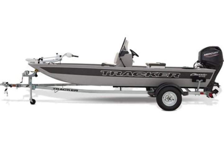 How wide is a 16ft Bass Tracker?